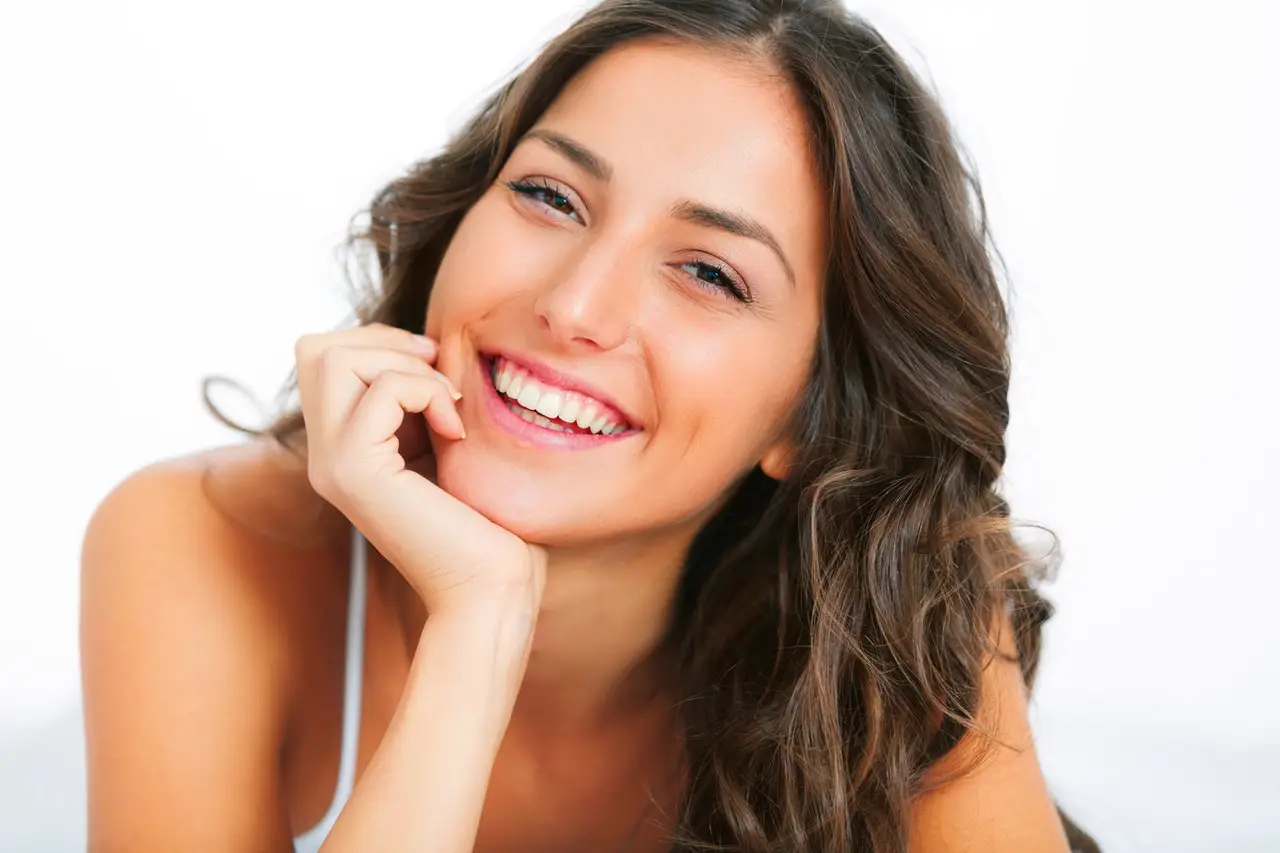 that-smile-portrait-of-a-beautiful-young-woman-gi-2023-01-09-17-16-08-utc